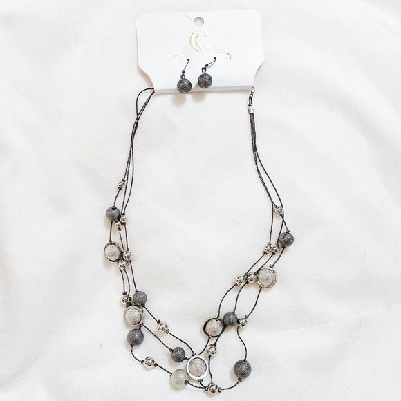 🔥2 FOR 40🔥 Charming Charlie’s Matching Necklace and Earrings - Picture 1 of 4